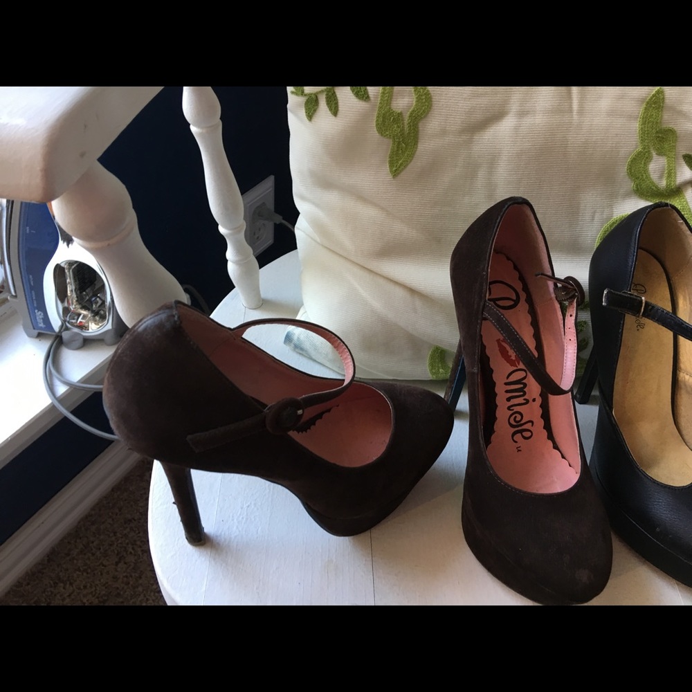 Shoes - Picture 2 of 8